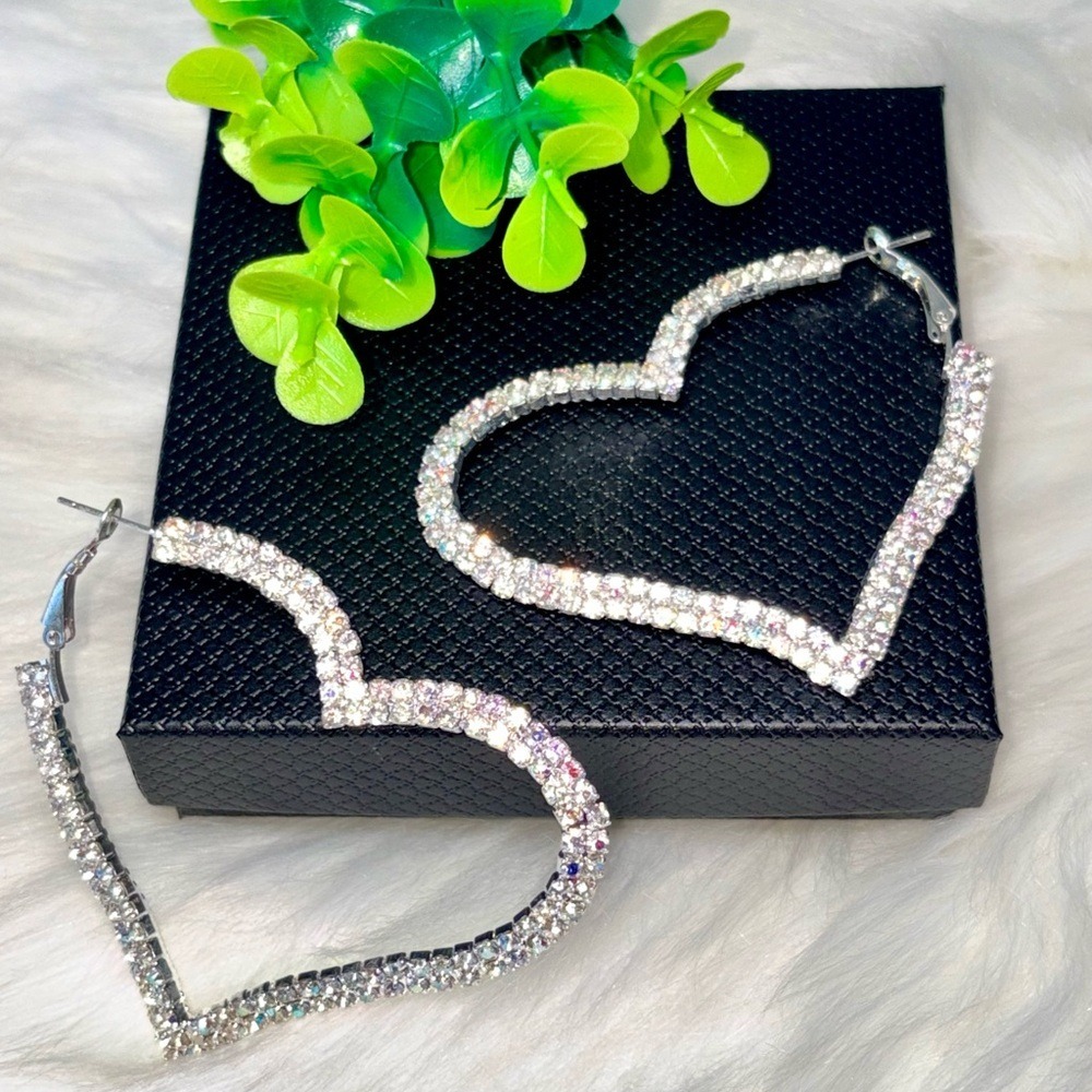 Sparkling Rhinestone‎ Heart Hoop Earrings - Picture 5 of 17